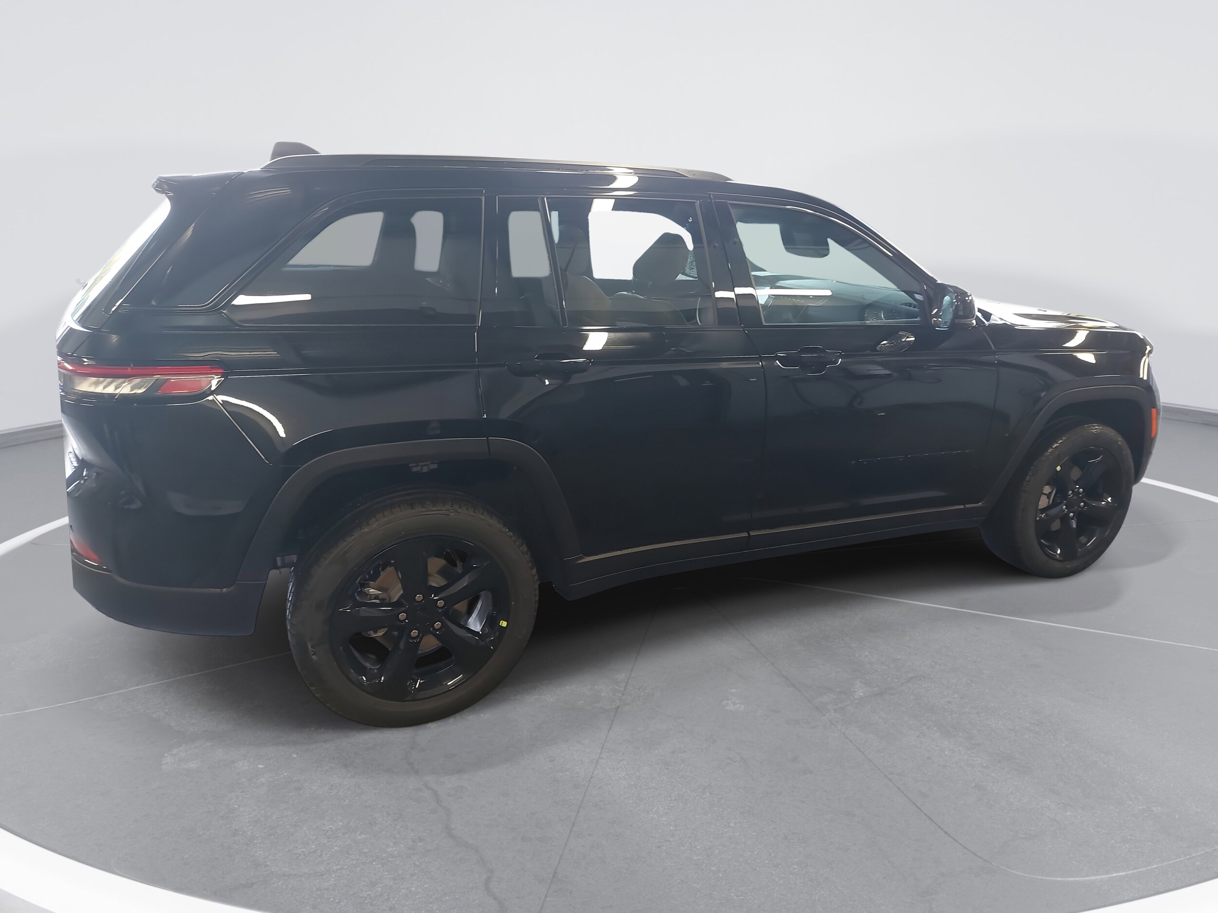 2025 Jeep Grand Cherokee Limited photo 4