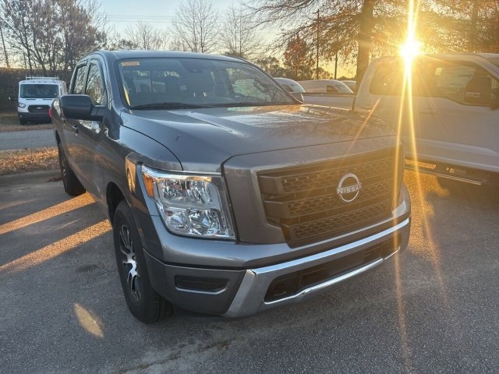 Used 2024 Nissan Titan SV Truck Crew Cab
