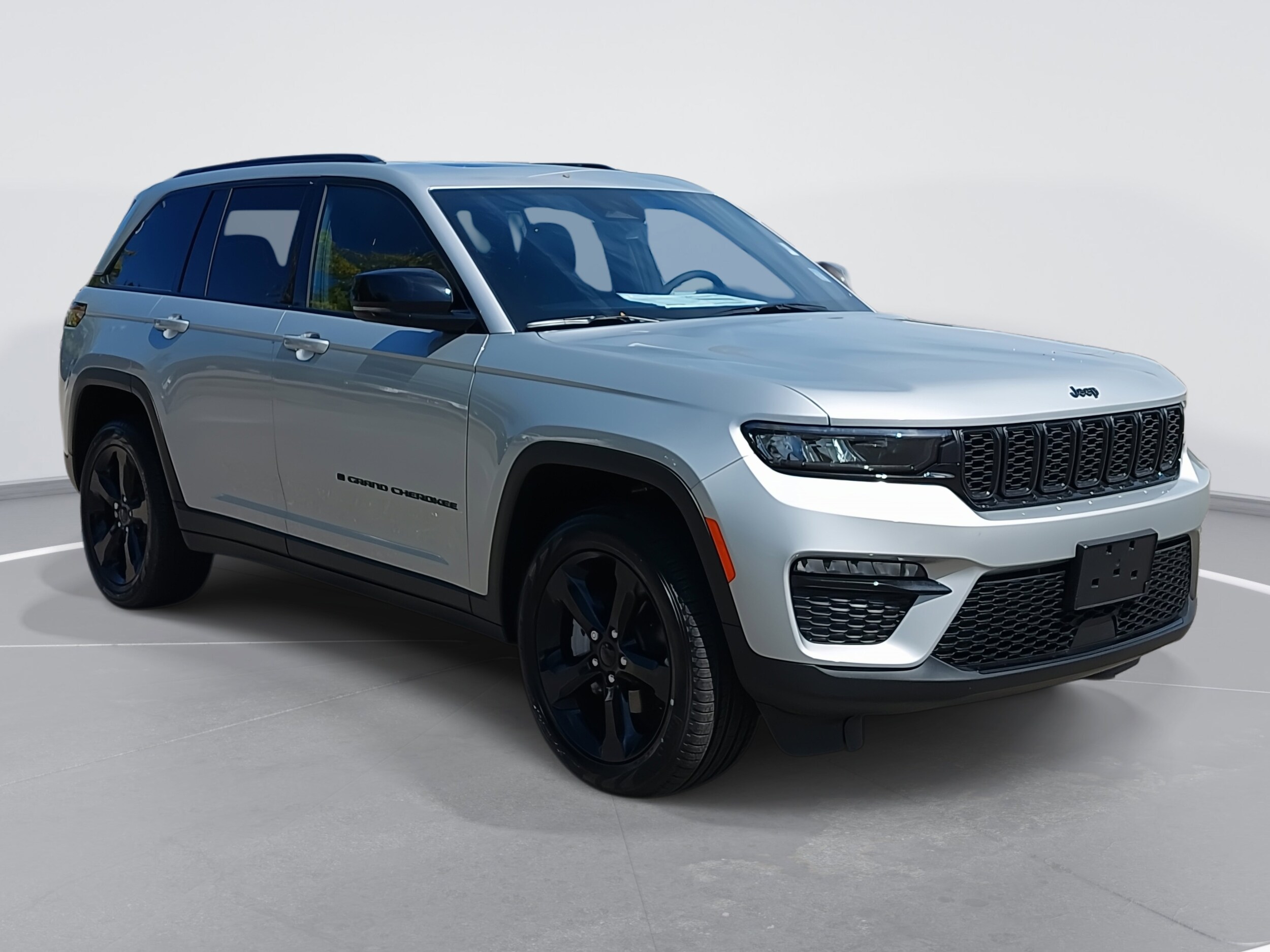 2025 Jeep Grand Cherokee Limited photo 3