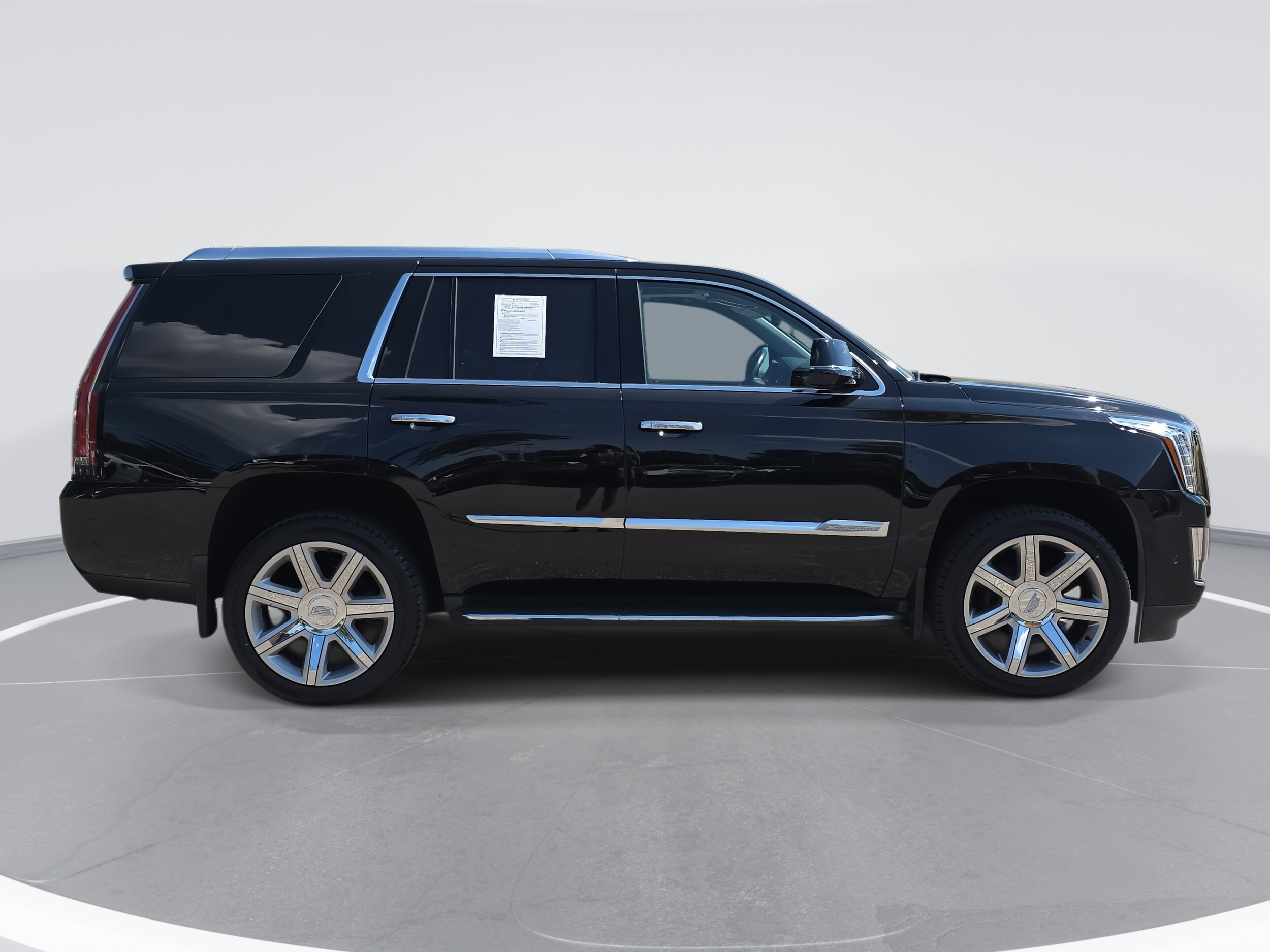 2017 Cadillac Escalade Luxury photo 4