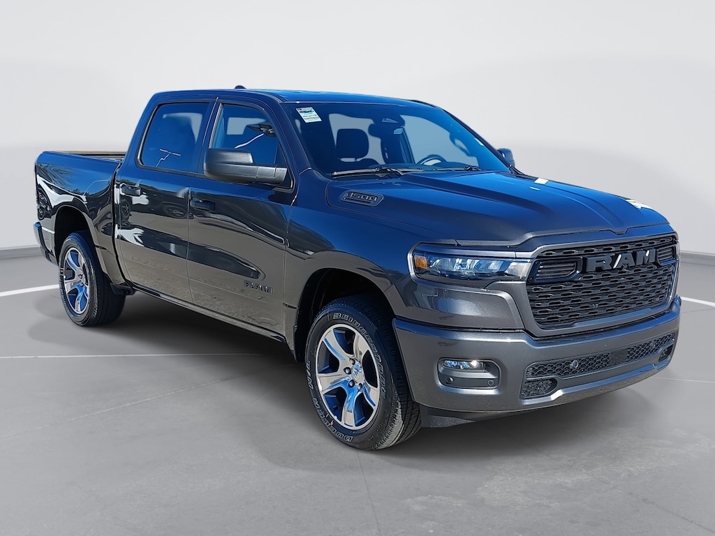 New 2026 Ram 1500 EXPRESS CREW CAB 4X2 5'7 BOX Pickup