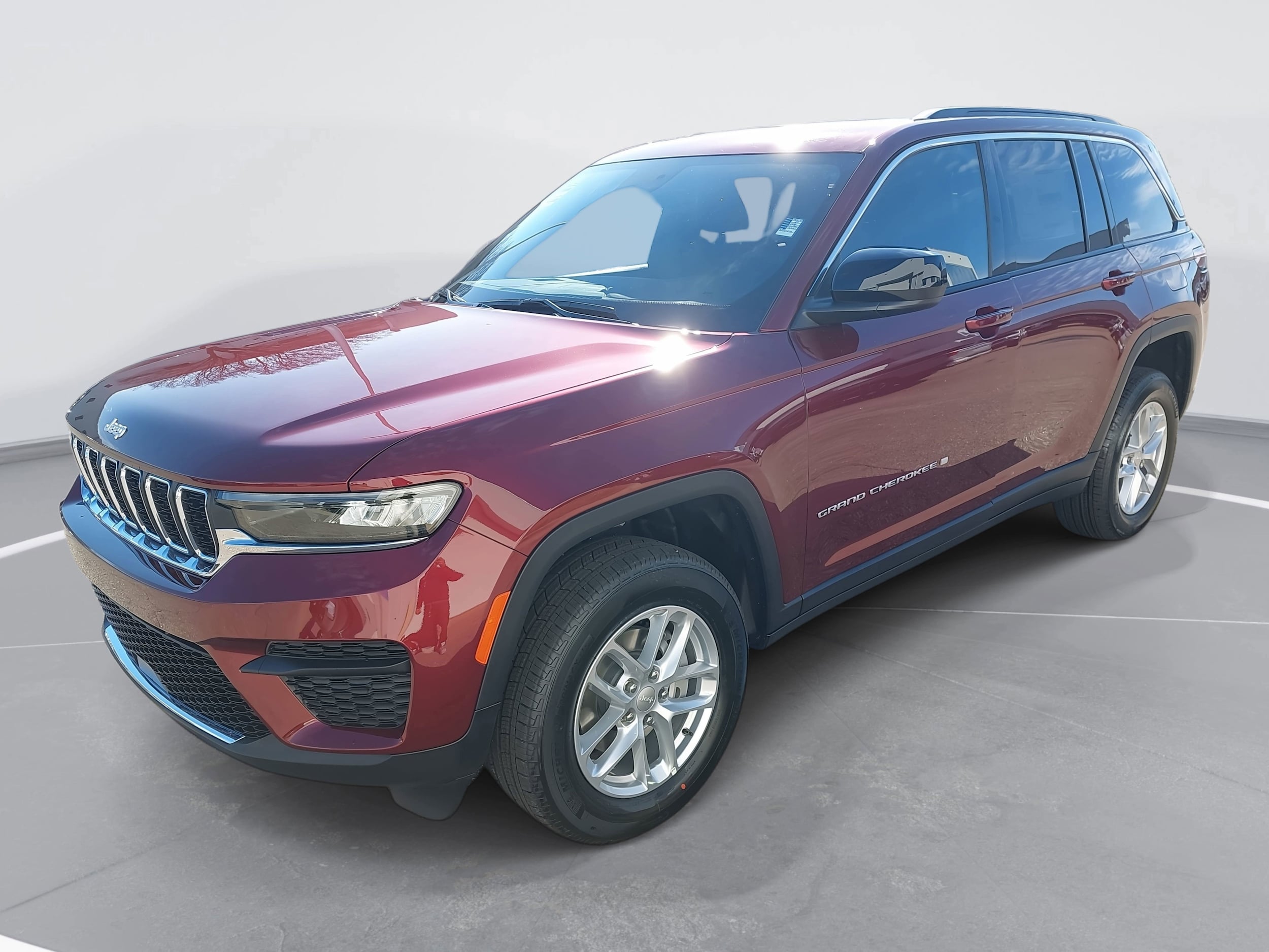 2025 Jeep Grand Cherokee Laredo's photo