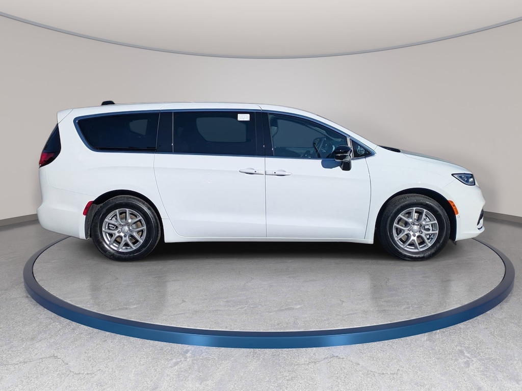 New 2026 Chrysler Pacifica SELECT Passenger Van
