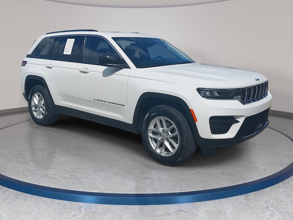 Used 2024 Jeep Grand Cherokee Laredo SUV