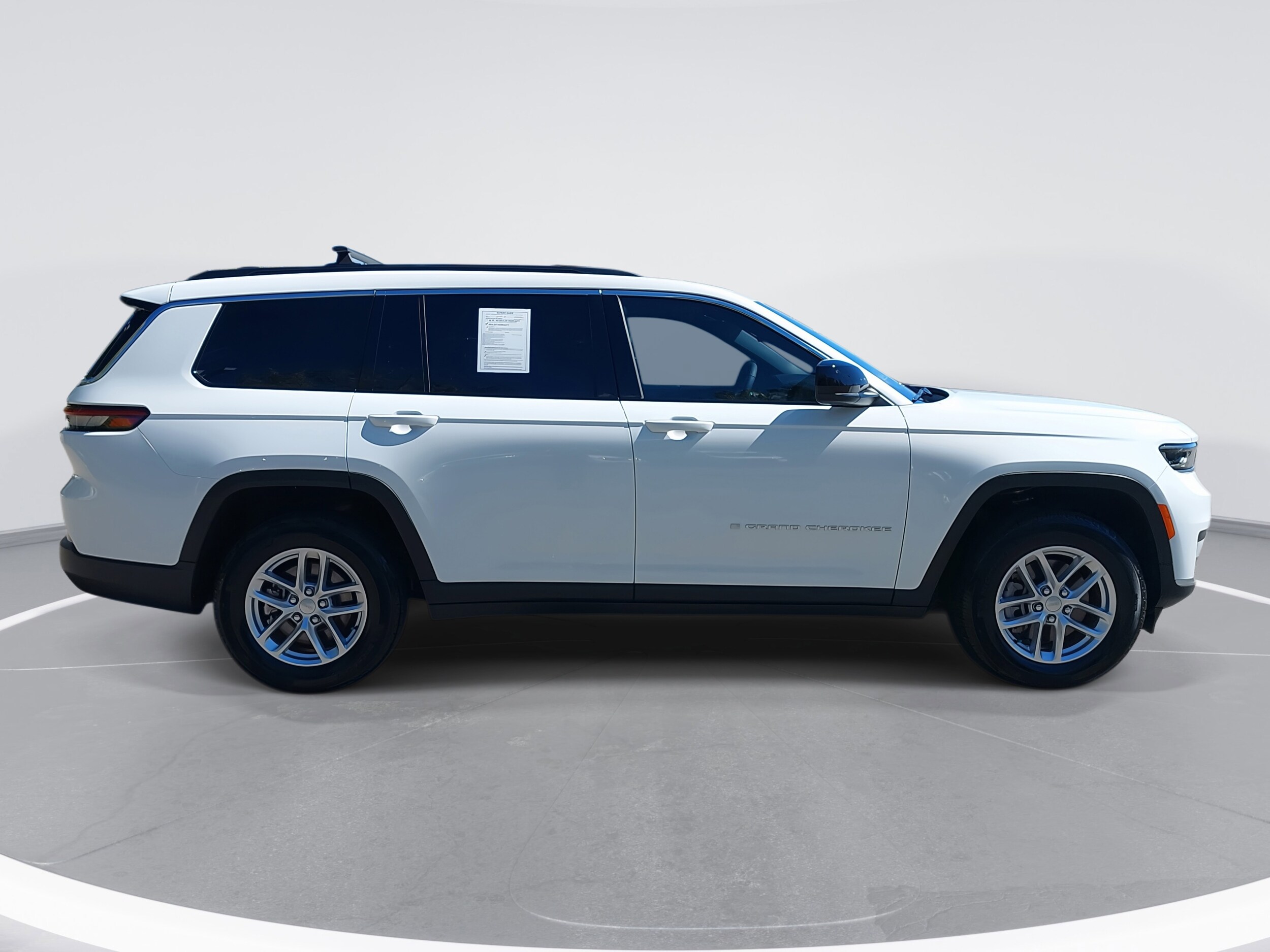 2025 Jeep Grand Cherokee Laredo X photo 4