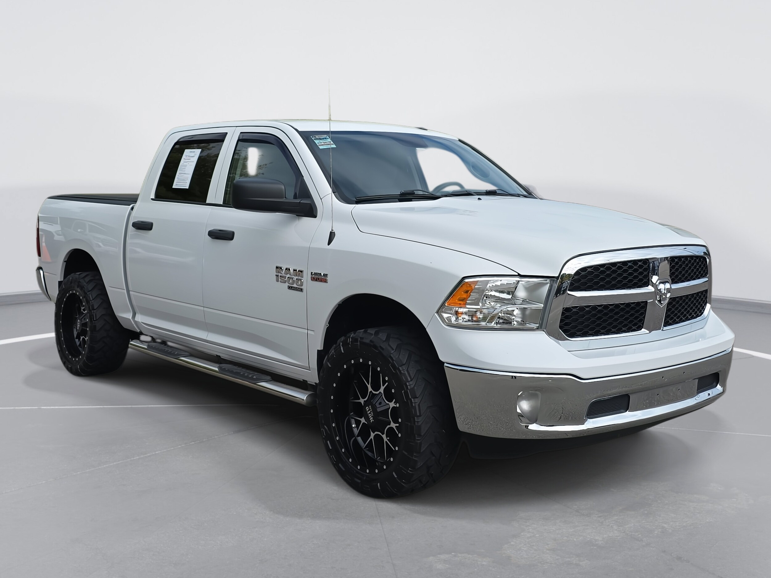 2019 Ram 1500 Classic Tradesman photo 3