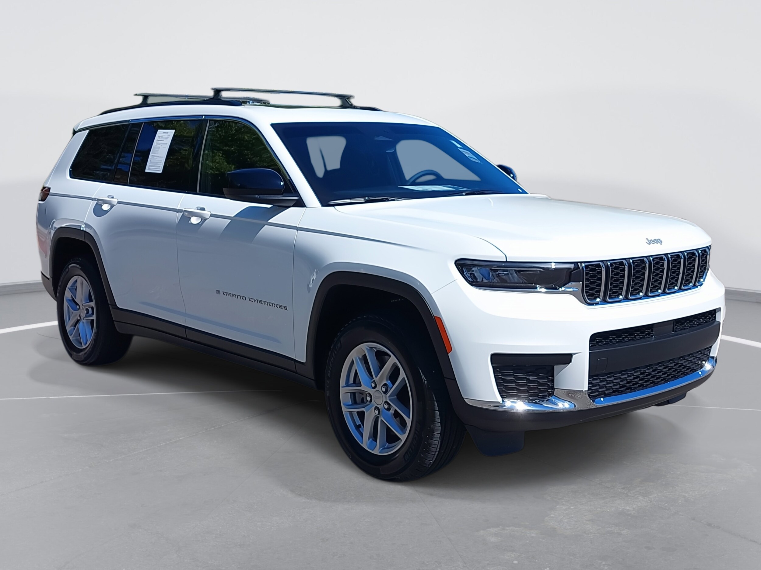 2025 Jeep Grand Cherokee Laredo X photo 3