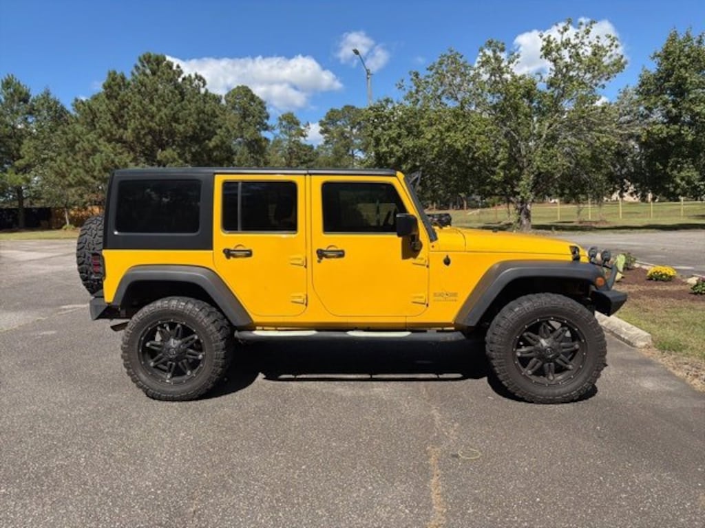 Used 2015 Jeep Wrangler Unlimited Sahara 4x4 SUV