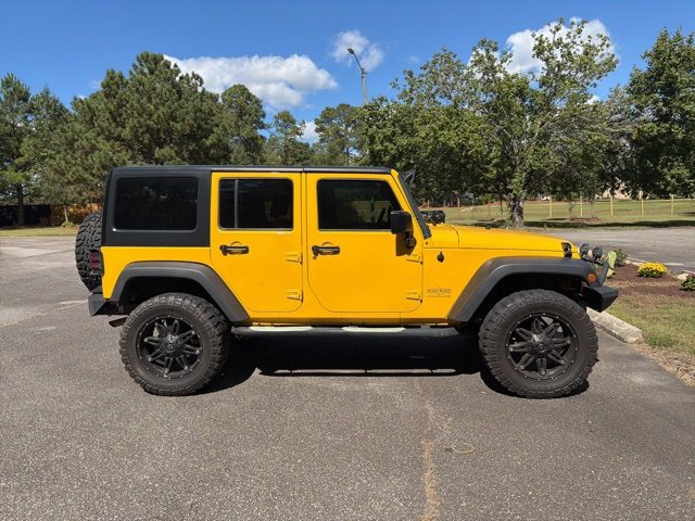 2015 Jeep Wrangler Unlimited Sahara photo 2