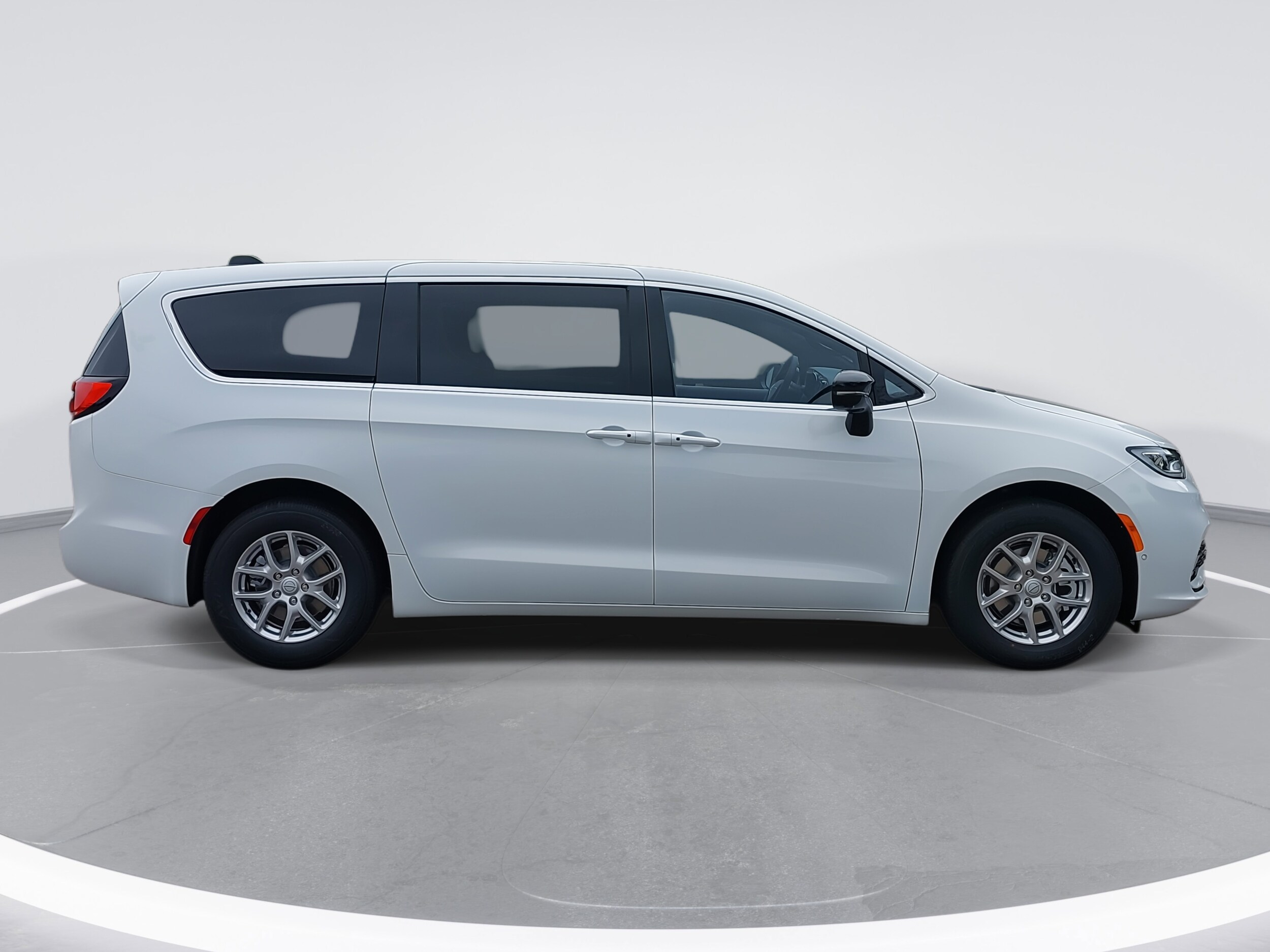 2026 Chrysler Pacifica photo 4