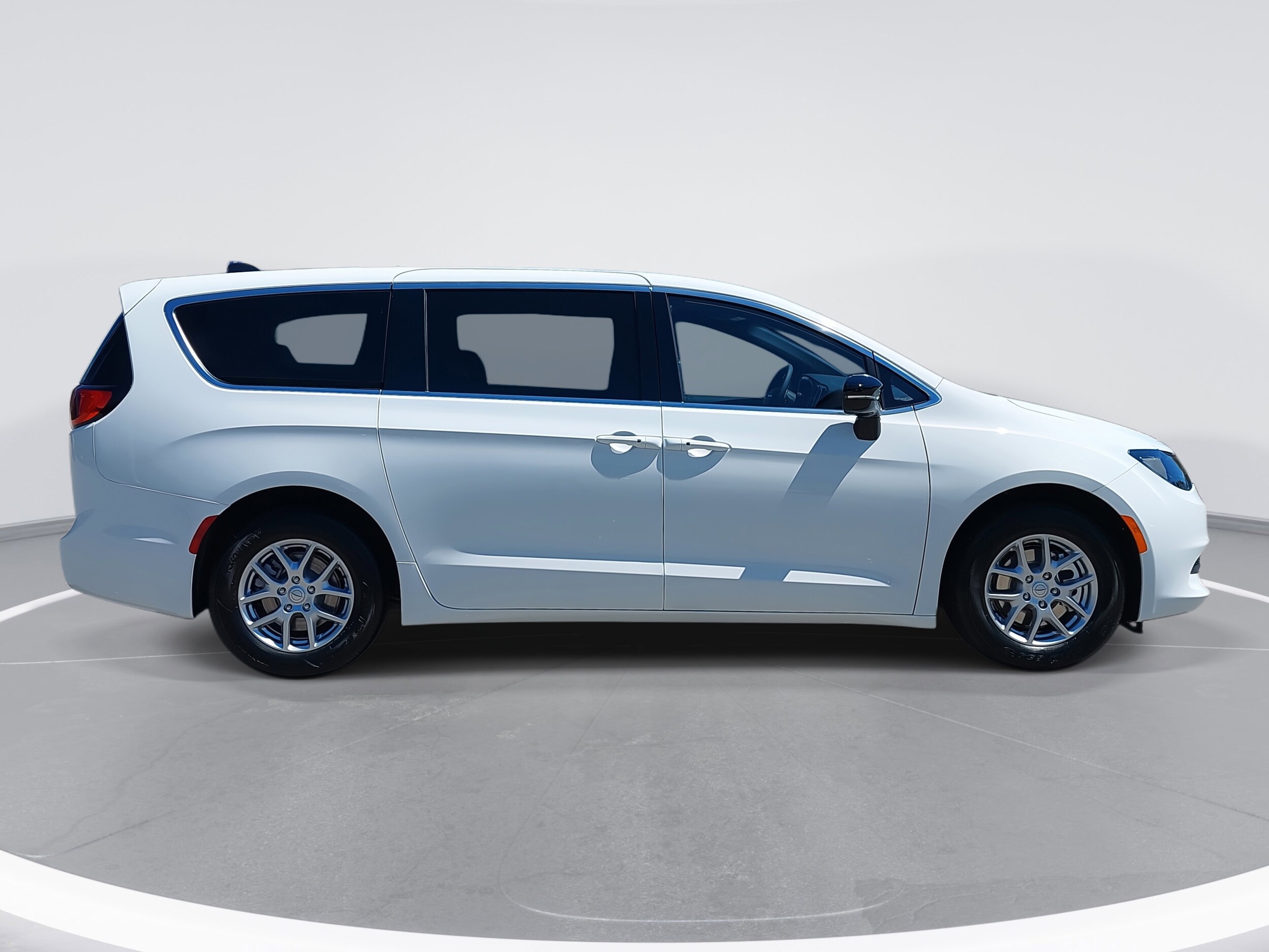 2026 Chrysler Voyager LX photo 4