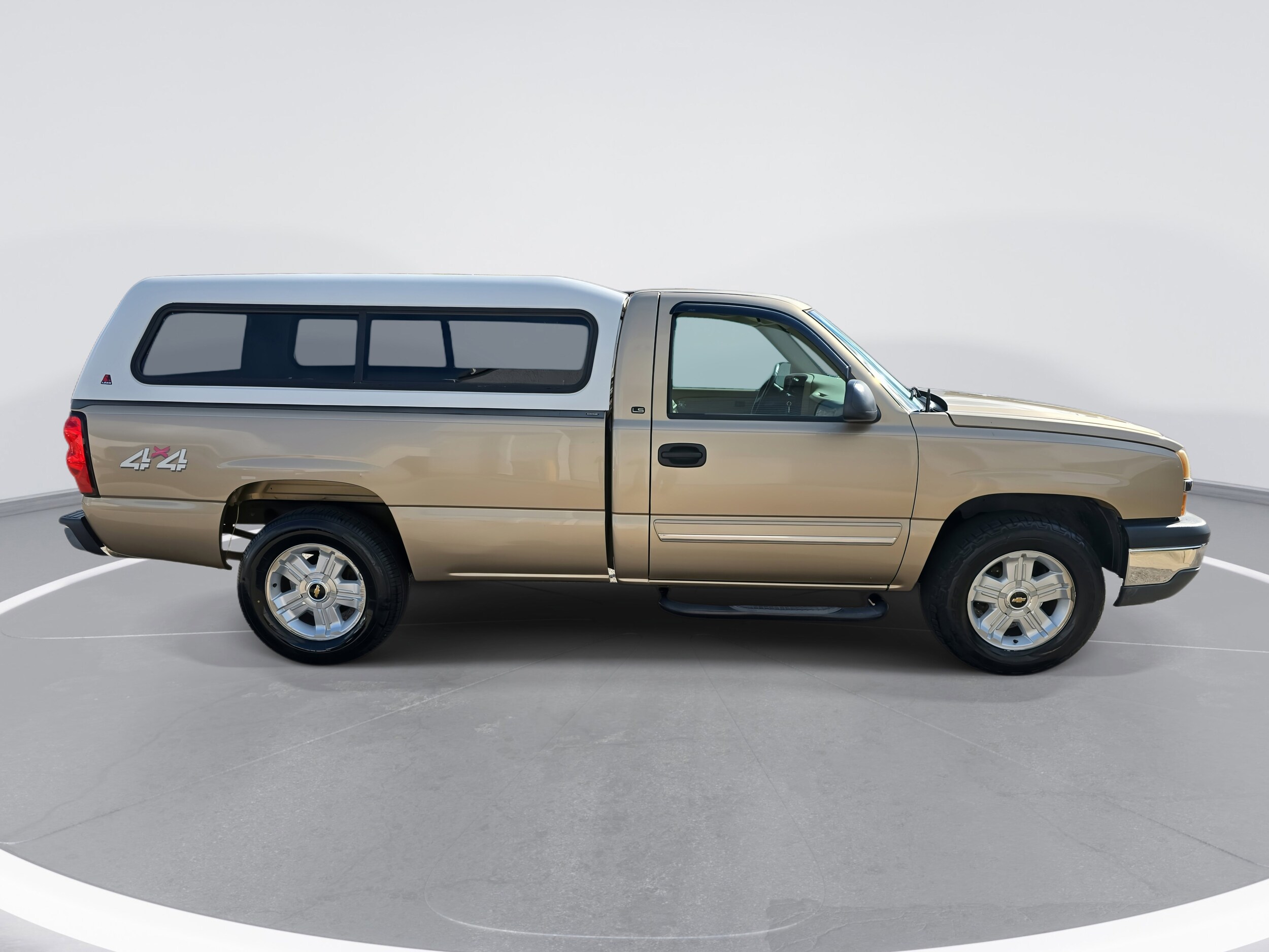 2004 Chevrolet Silverado 1500 LS photo 4