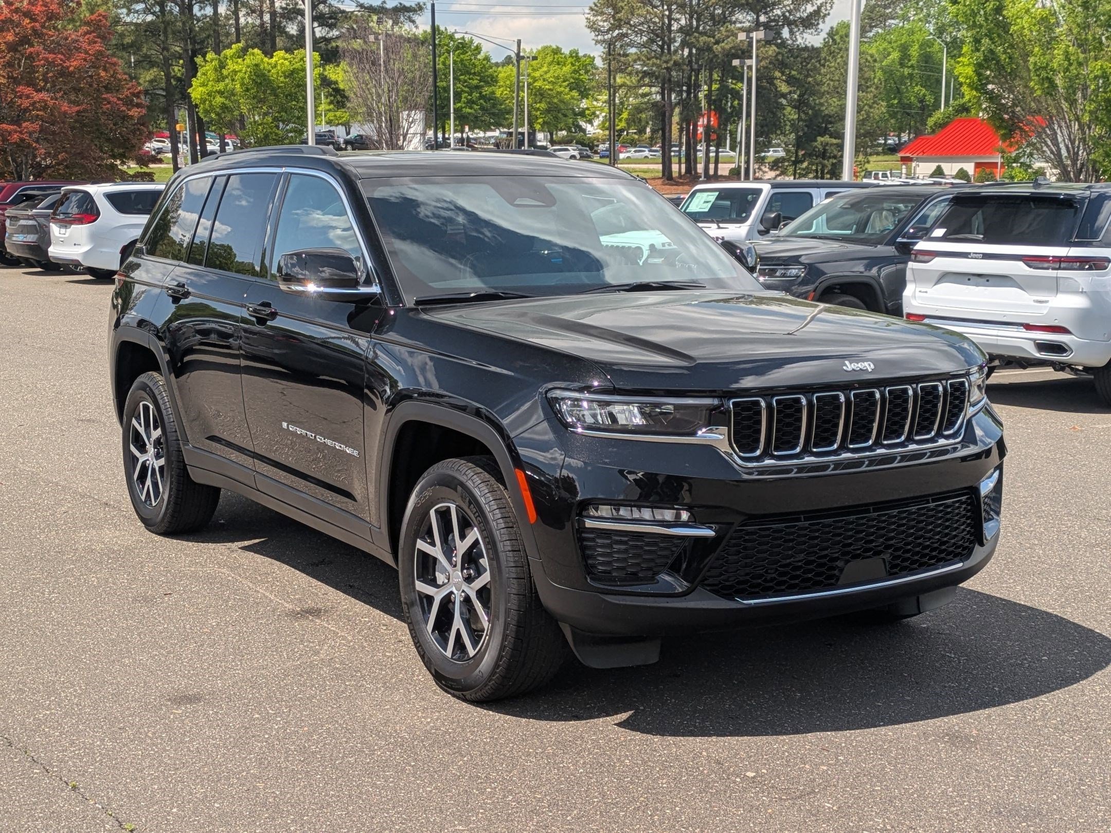 2025 Jeep Grand Cherokee Limited photo 3