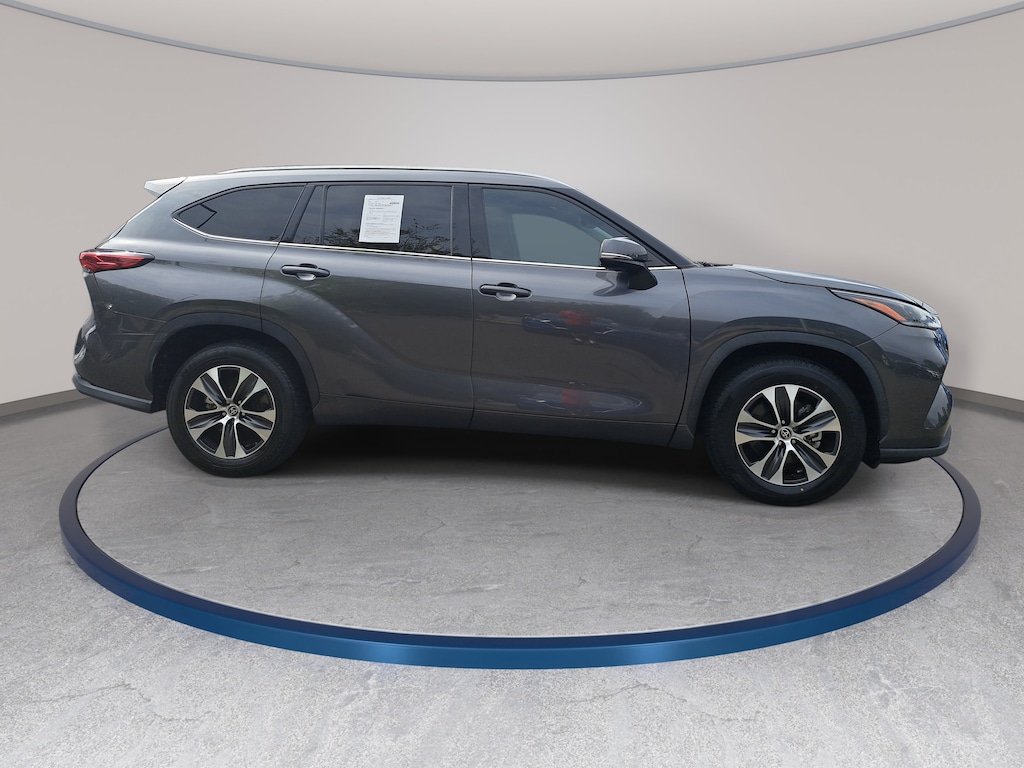 Used 2021 Toyota Highlander XLE XLE FWD