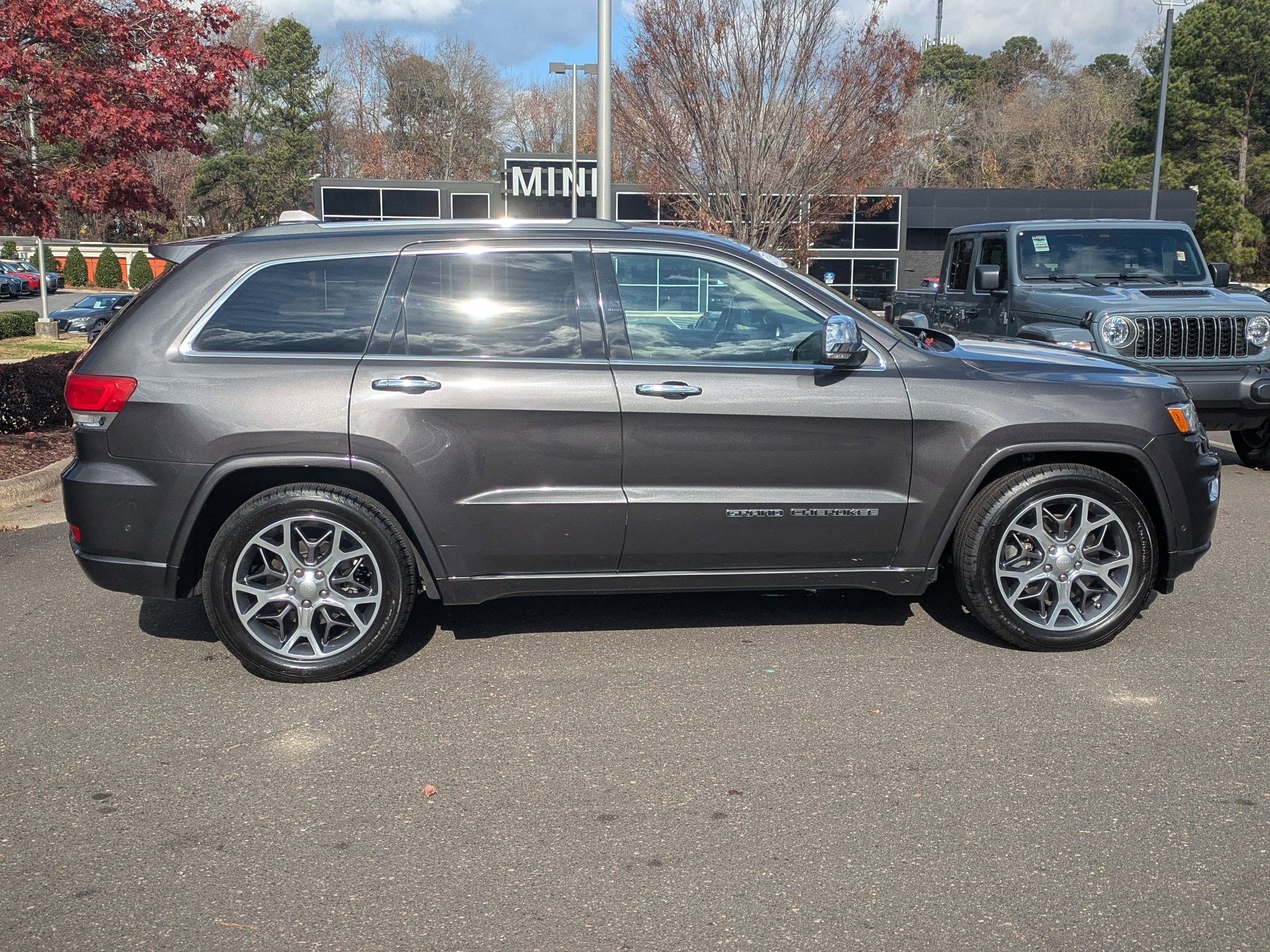 2020 Jeep Grand Cherokee Overland photo 3