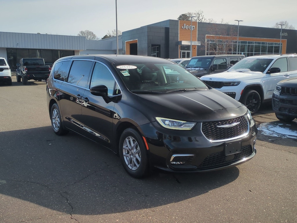 Used 2024 Chrysler Pacifica Touring L Touring L FWD