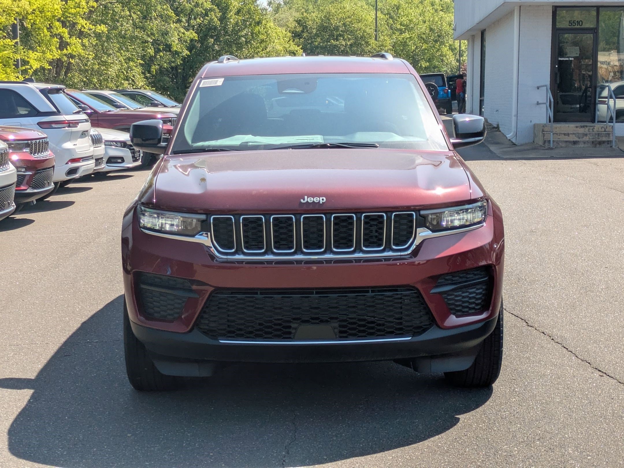 2025 Jeep Grand Cherokee Laredo X photo 2