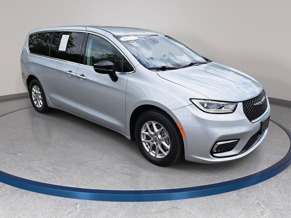 Used 2024 Chrysler Pacifica Touring L Touring L FWD