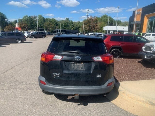 2015 Toyota RAV4 XLE photo 4