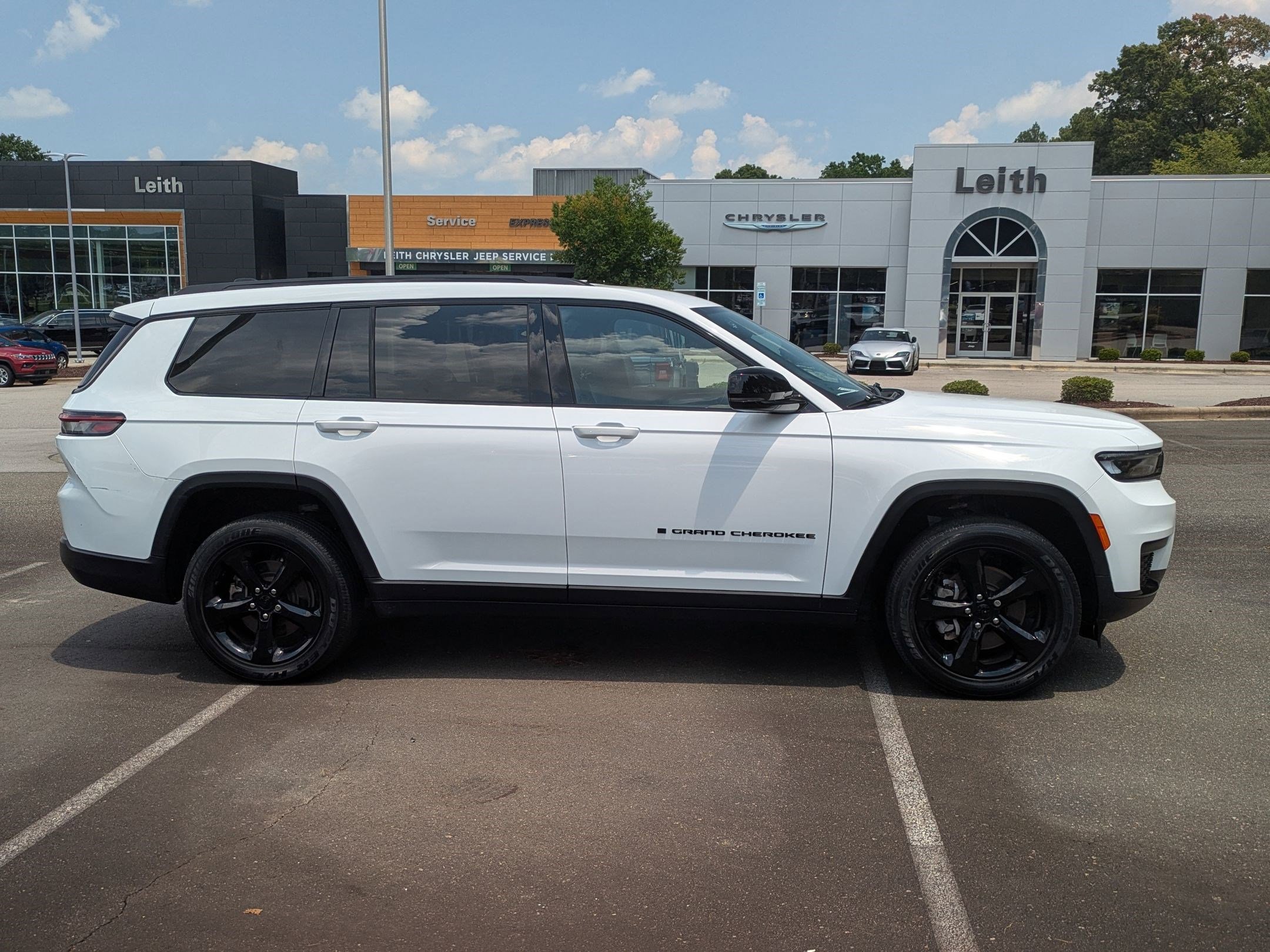 2021 Jeep Grand Cherokee Laredo Altitude photo 4