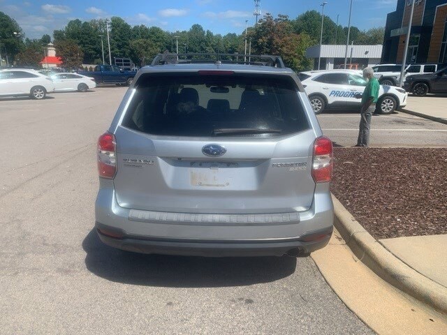 2015 Subaru Forester 2.5i Touring photo 4