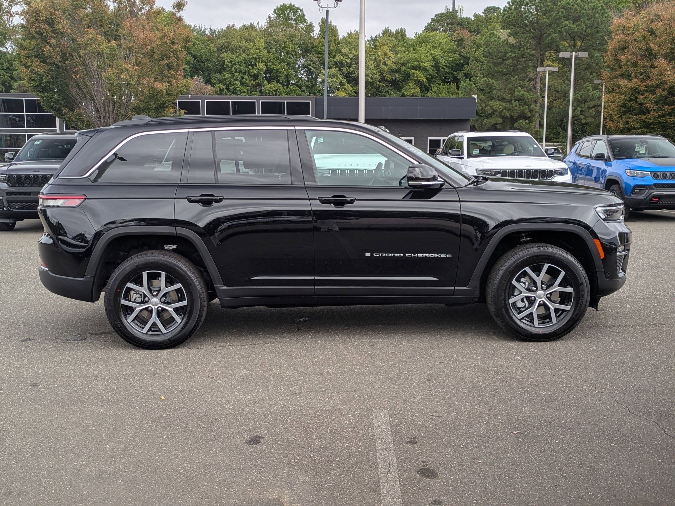 2025 Jeep Grand Cherokee Limited photo 4