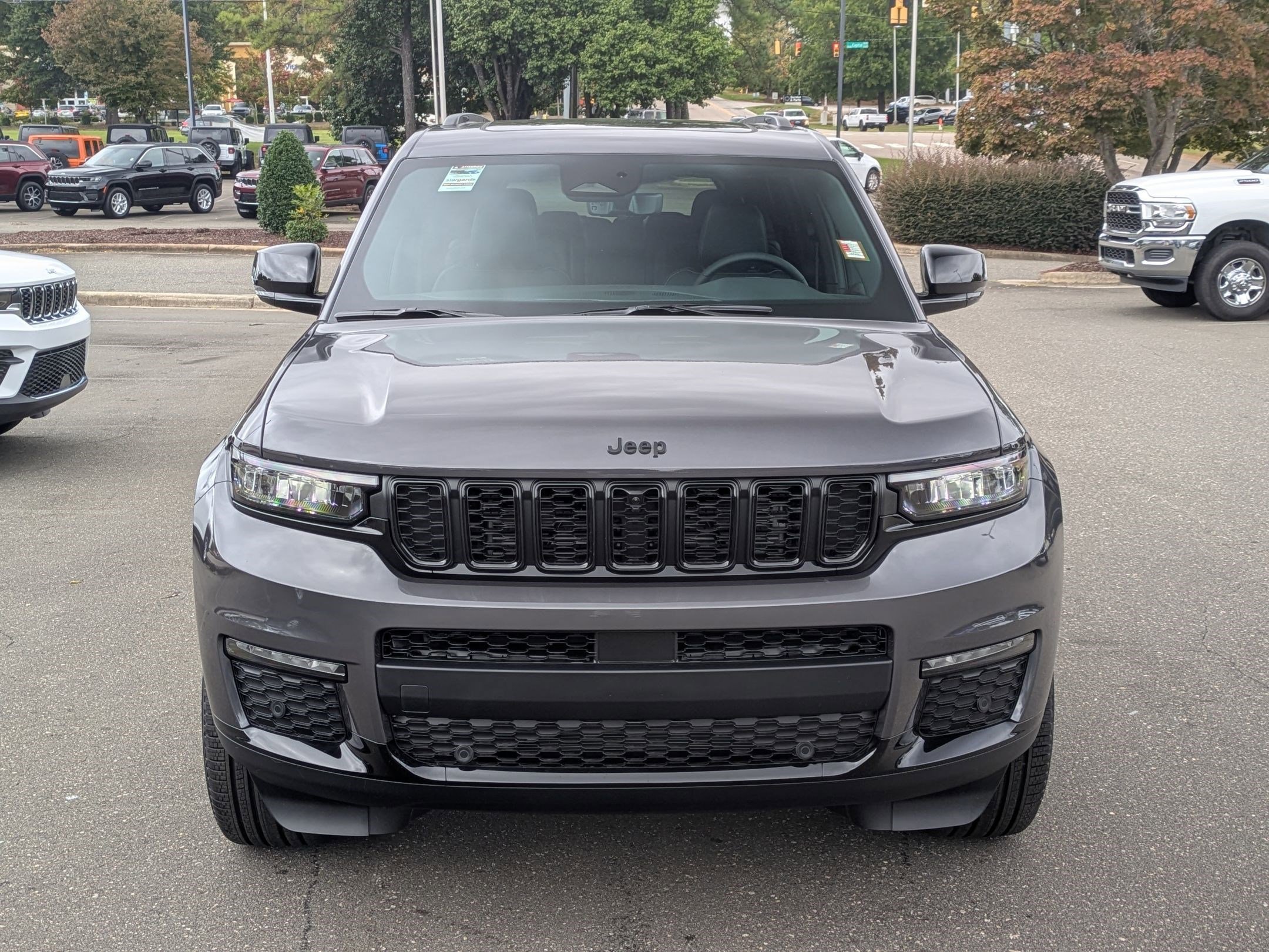 2025 Jeep Grand Cherokee Limited photo 2