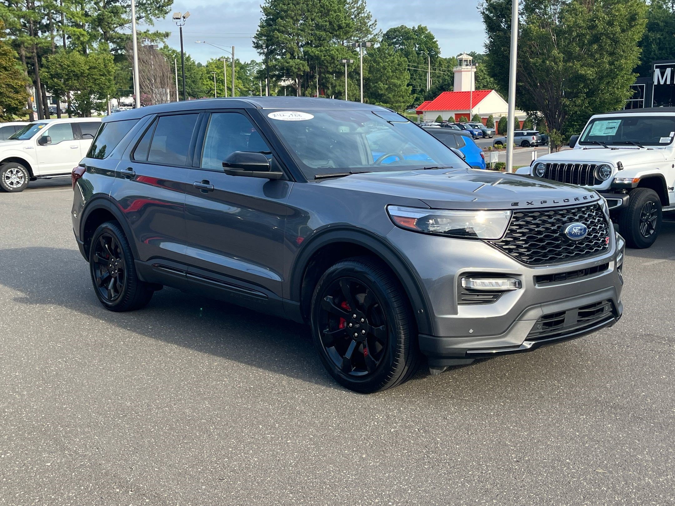 2022 Ford Explorer ST photo 4