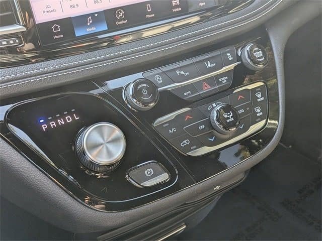 2026 Chrysler Pacifica Select - Photo 13