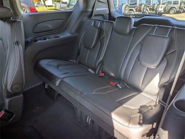2026 Chrysler Pacifica Select - Photo 17