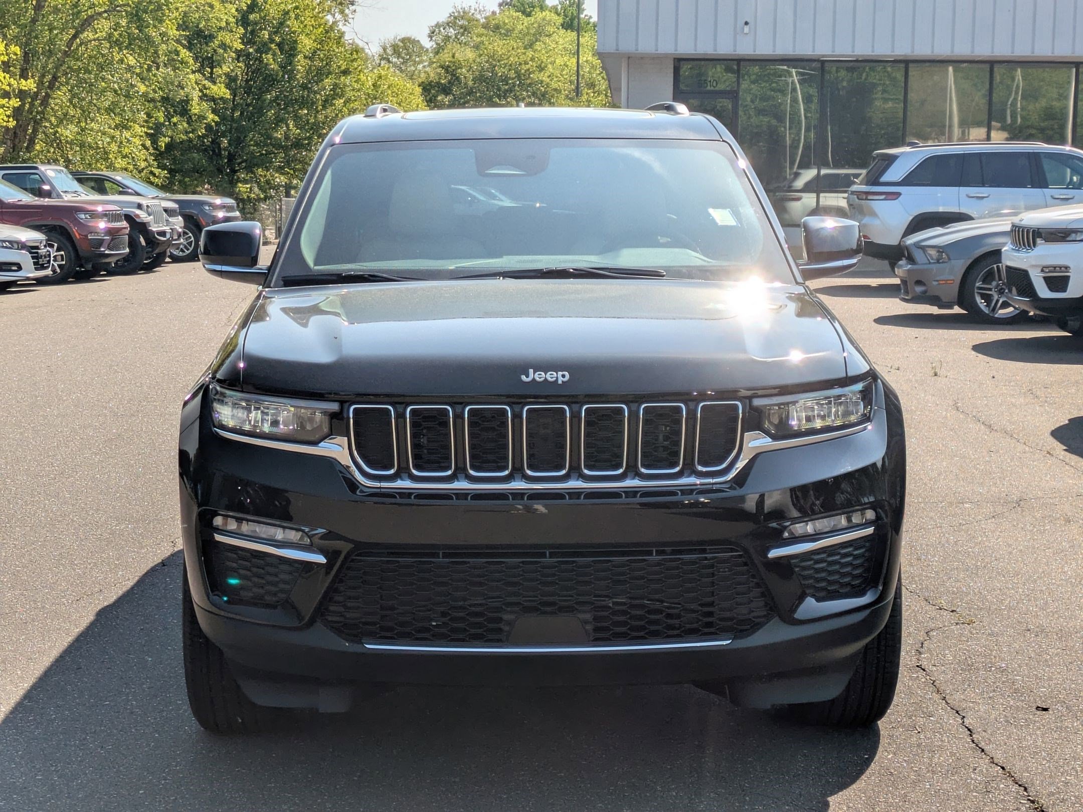 2025 Jeep Grand Cherokee Limited photo 2