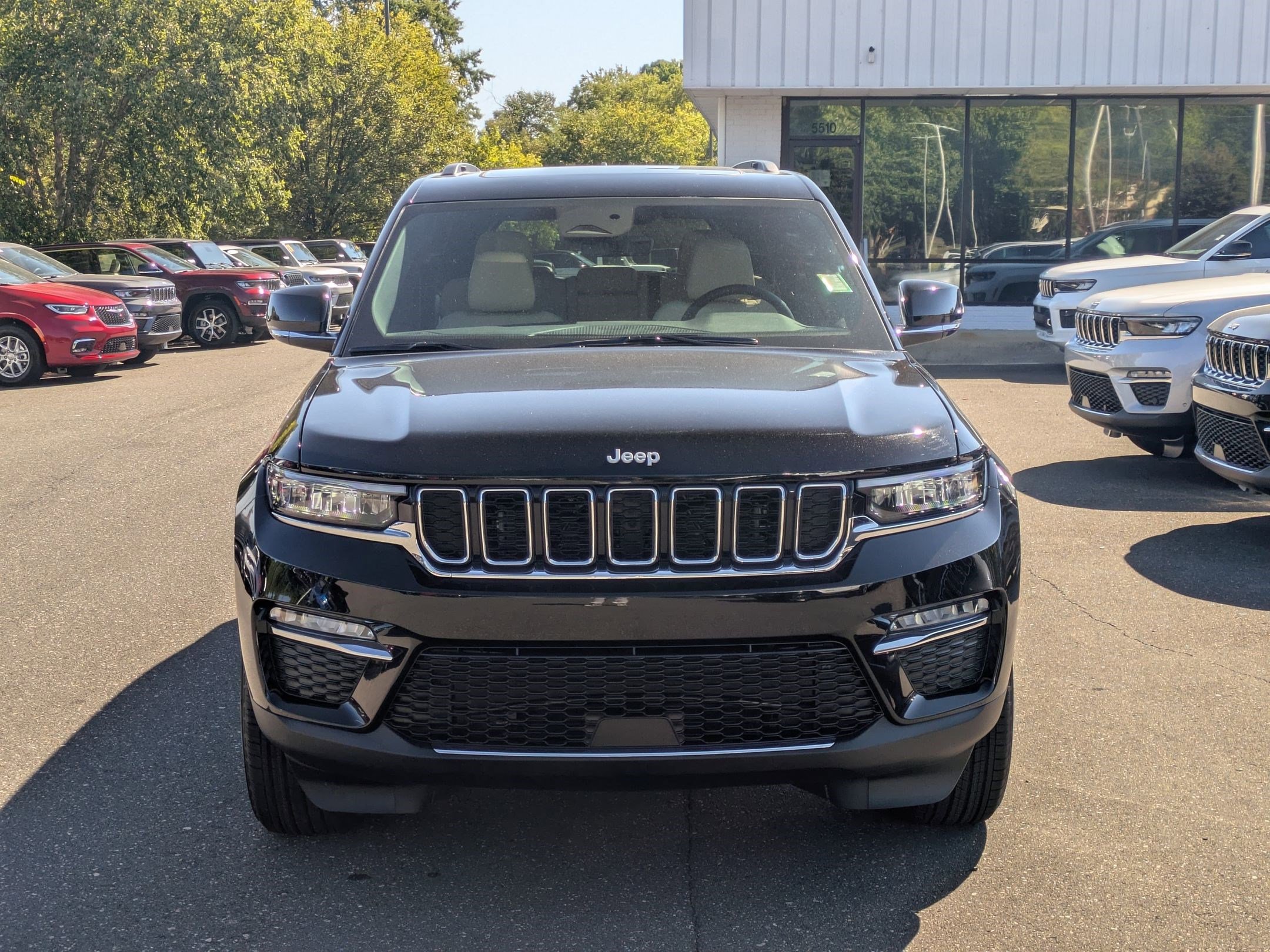 2025 Jeep Grand Cherokee Limited photo 2