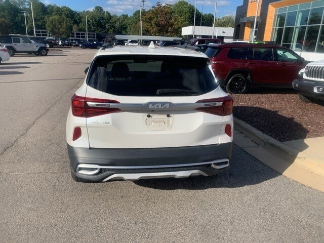 2022 Kia Seltos EX photo 3