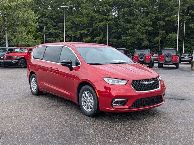2026 Chrysler Pacifica photo 3