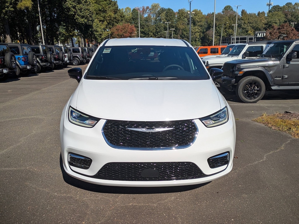 New 2026 Chrysler Pacifica SELECT Passenger Van