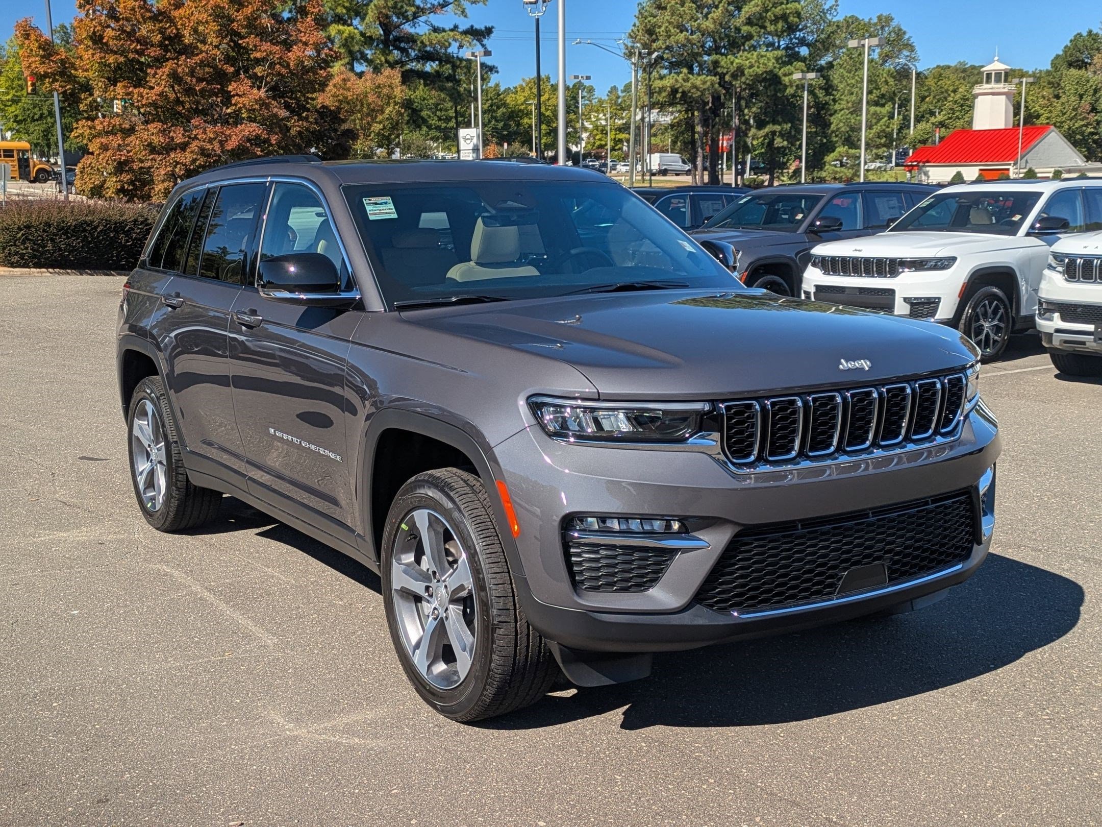 2025 Jeep Grand Cherokee Limited photo 2