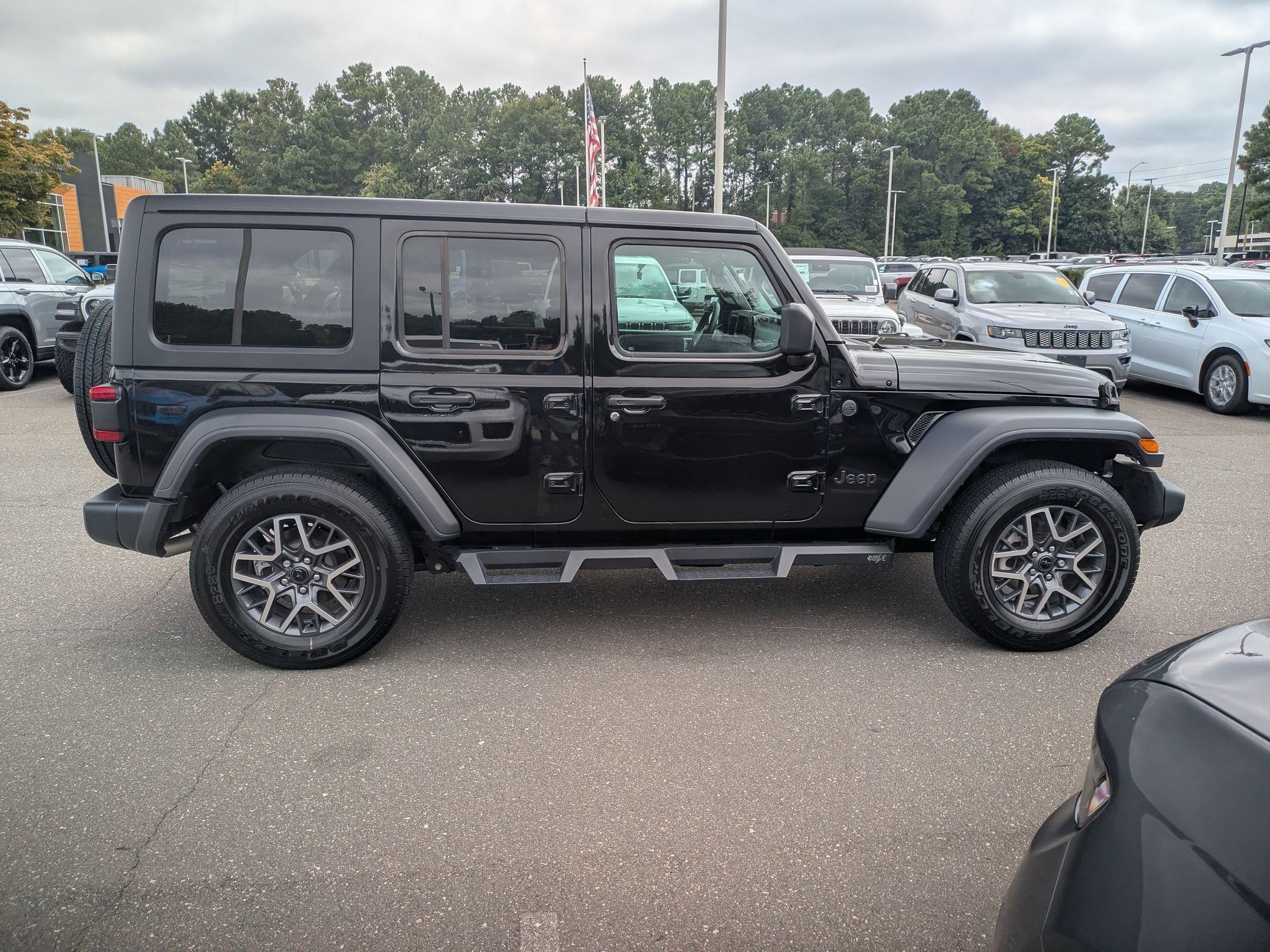 2024 Jeep Wrangler Sport S photo 4