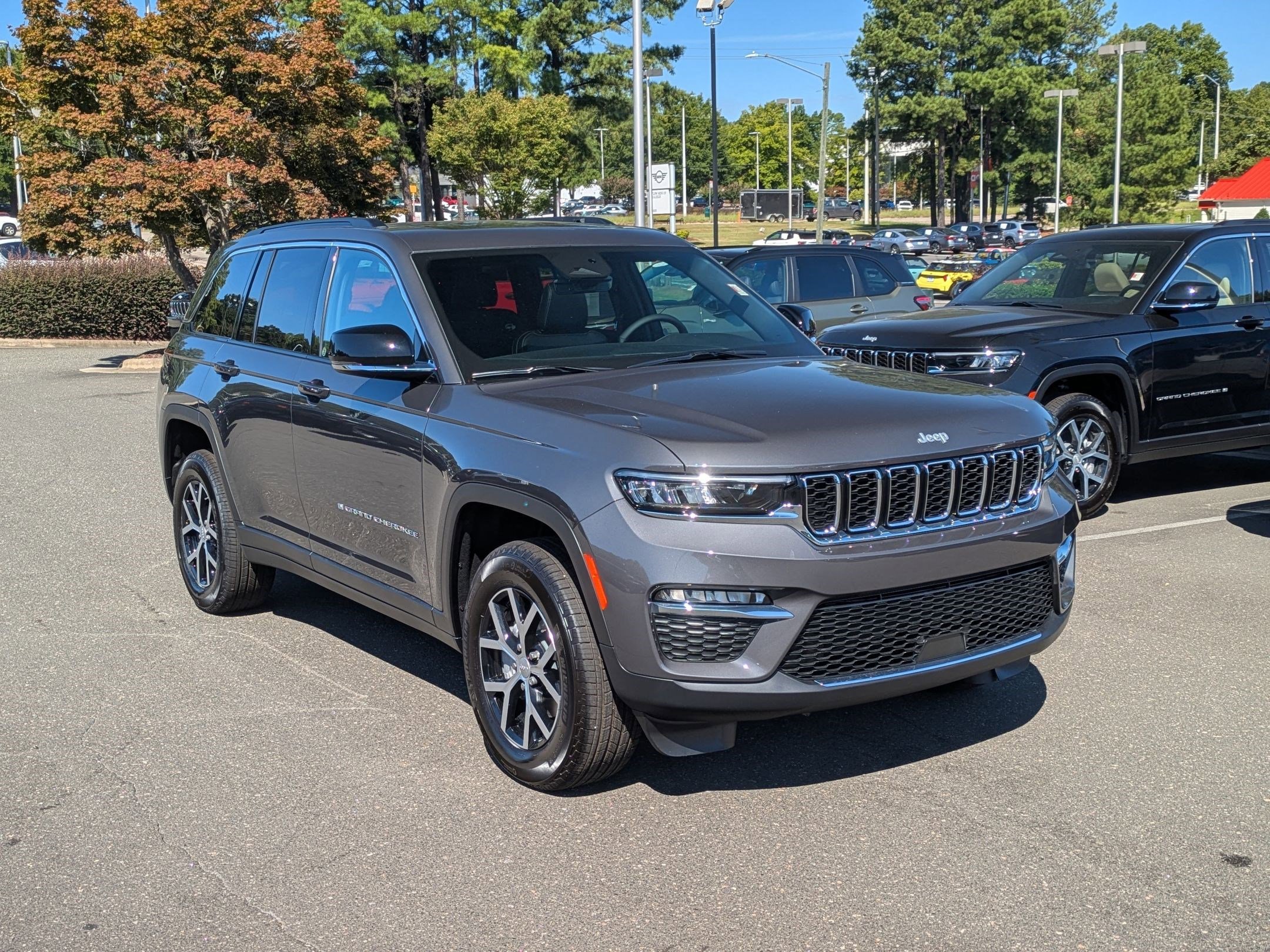 2025 Jeep Grand Cherokee Limited photo 2