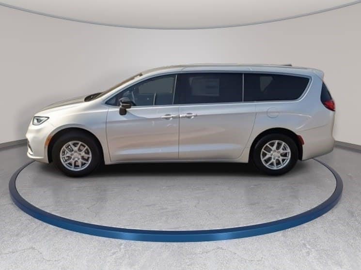 2026 Chrysler Pacifica Select - Photo 8