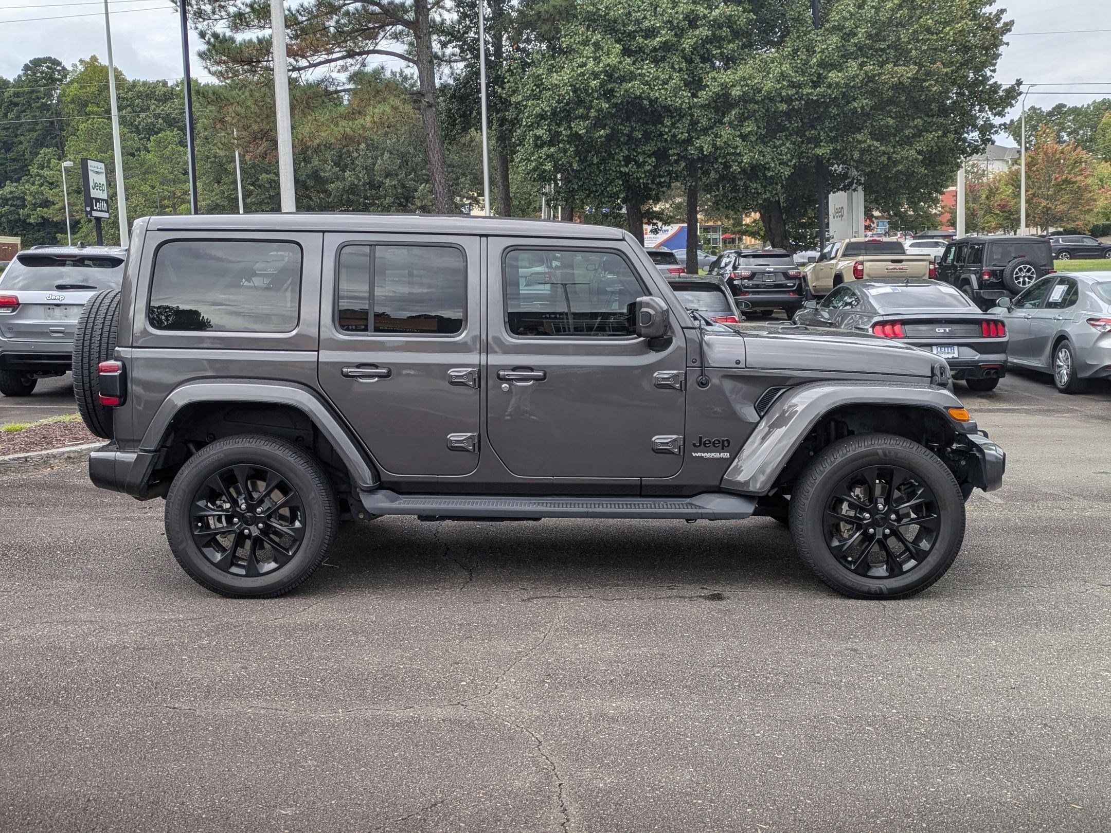 2021 Jeep Wrangler Unlimited Sahara High Altitude photo 4