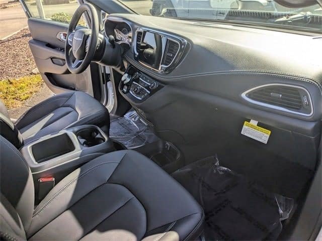 2026 Chrysler Pacifica Select - Photo 20