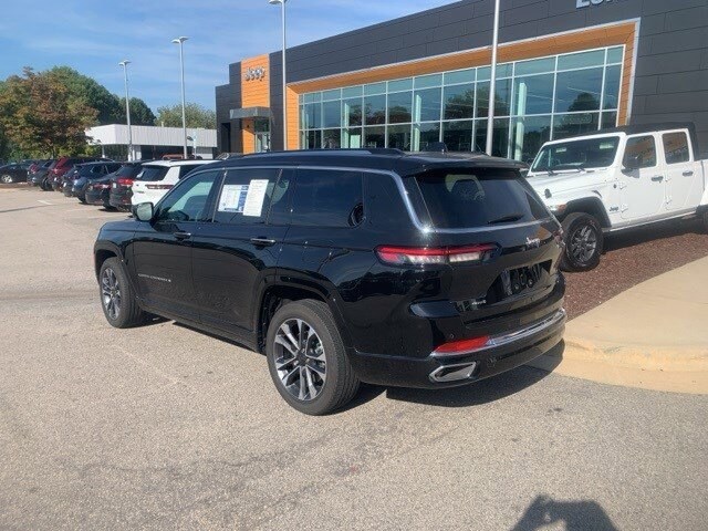 2023 Jeep Grand Cherokee Overland photo 3