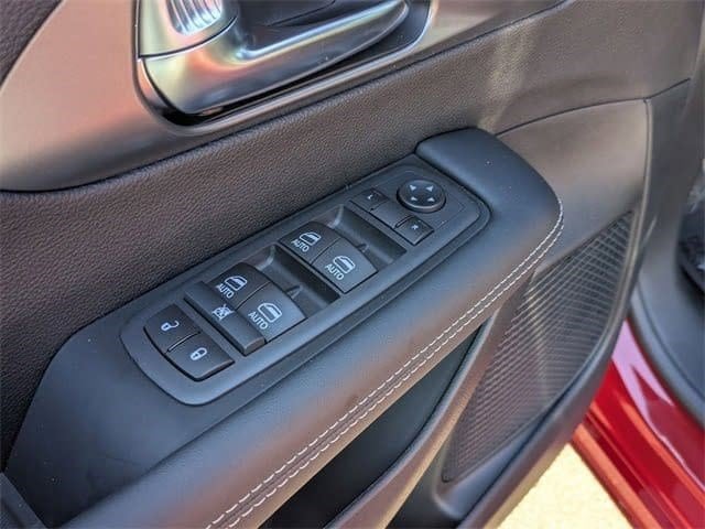 2026 Chrysler Pacifica Select - Photo 16