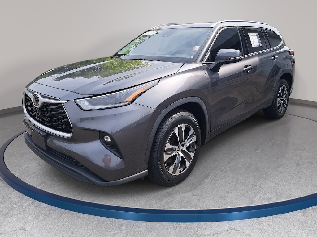 Used 2021 Toyota Highlander XLE XLE FWD