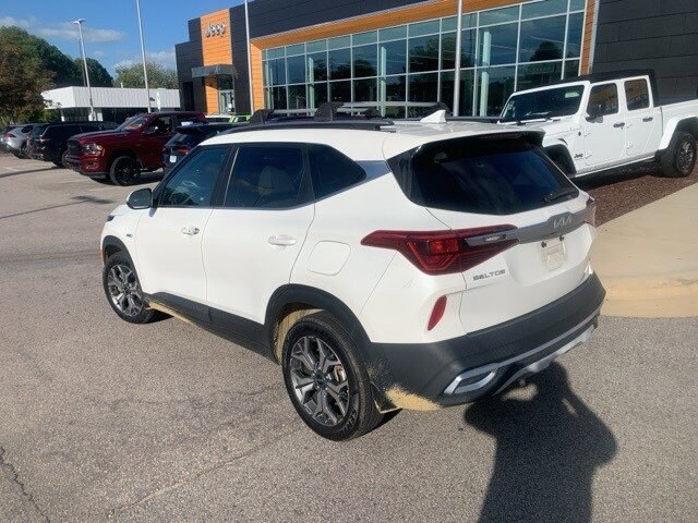 2022 Kia Seltos EX photo 2