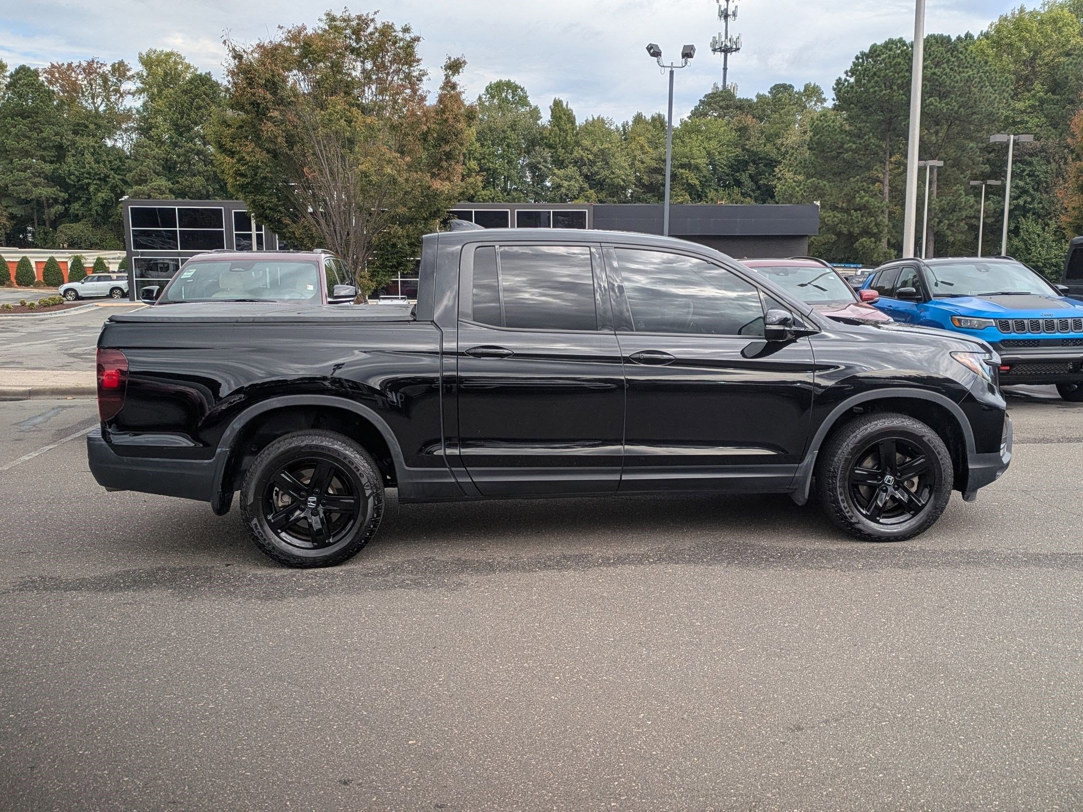 2022 Honda Ridgeline Black Edition photo 4