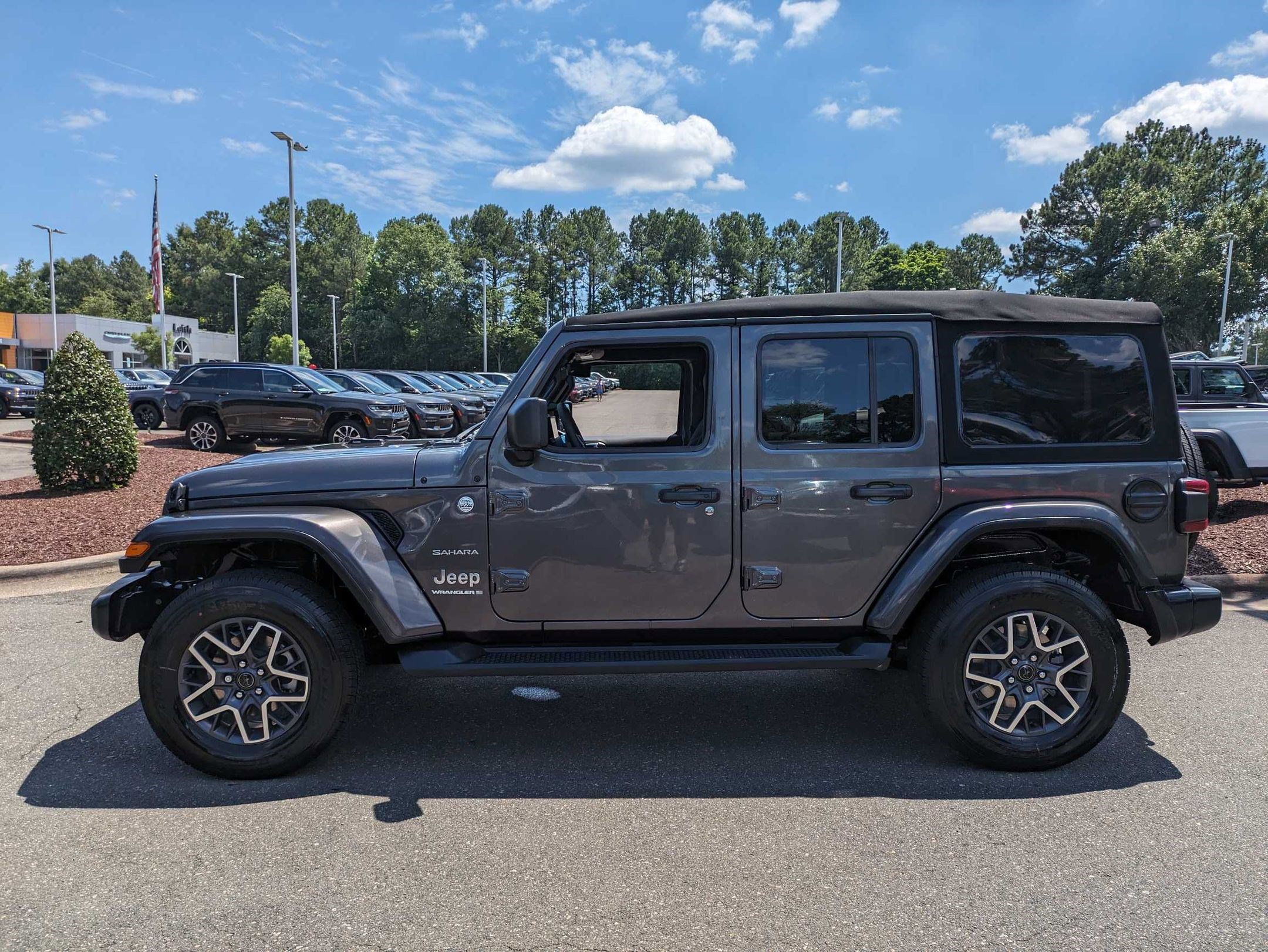 2024 Jeep Wrangler Sahara photo 3