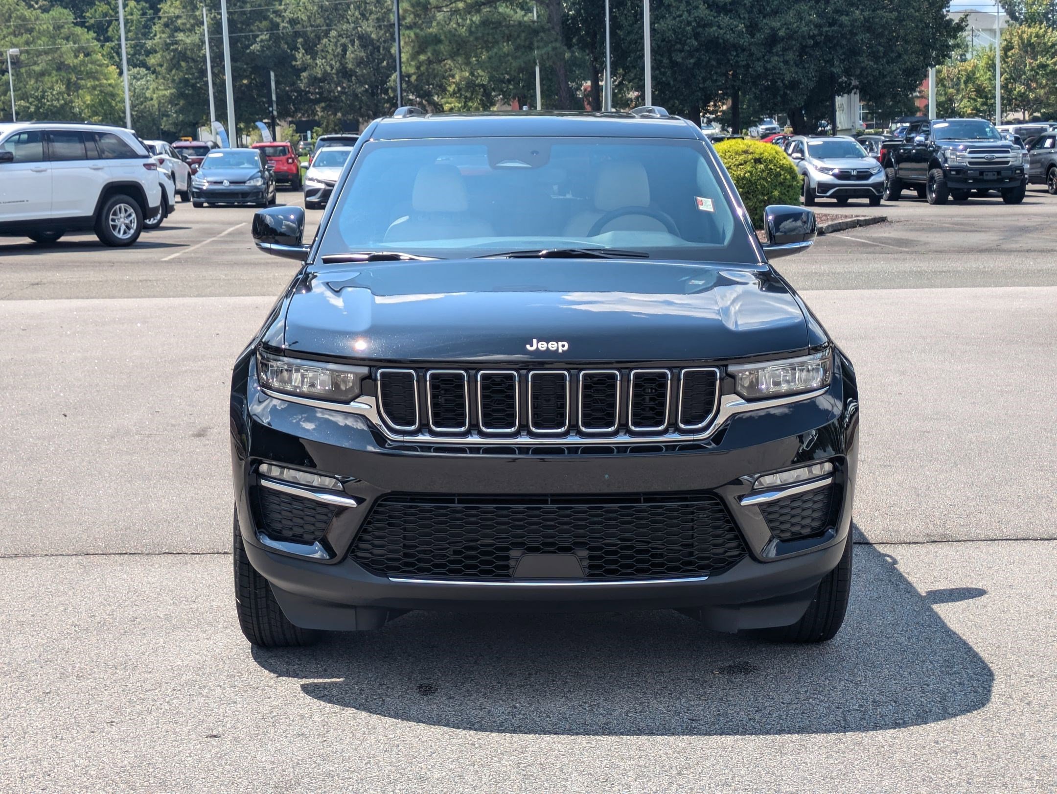 2025 Jeep Grand Cherokee Limited photo 2
