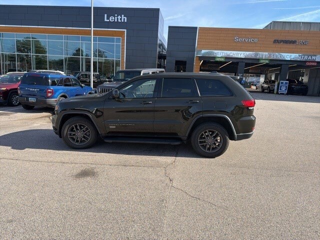 2016 Jeep Grand Cherokee Anniversary Edition photo 2