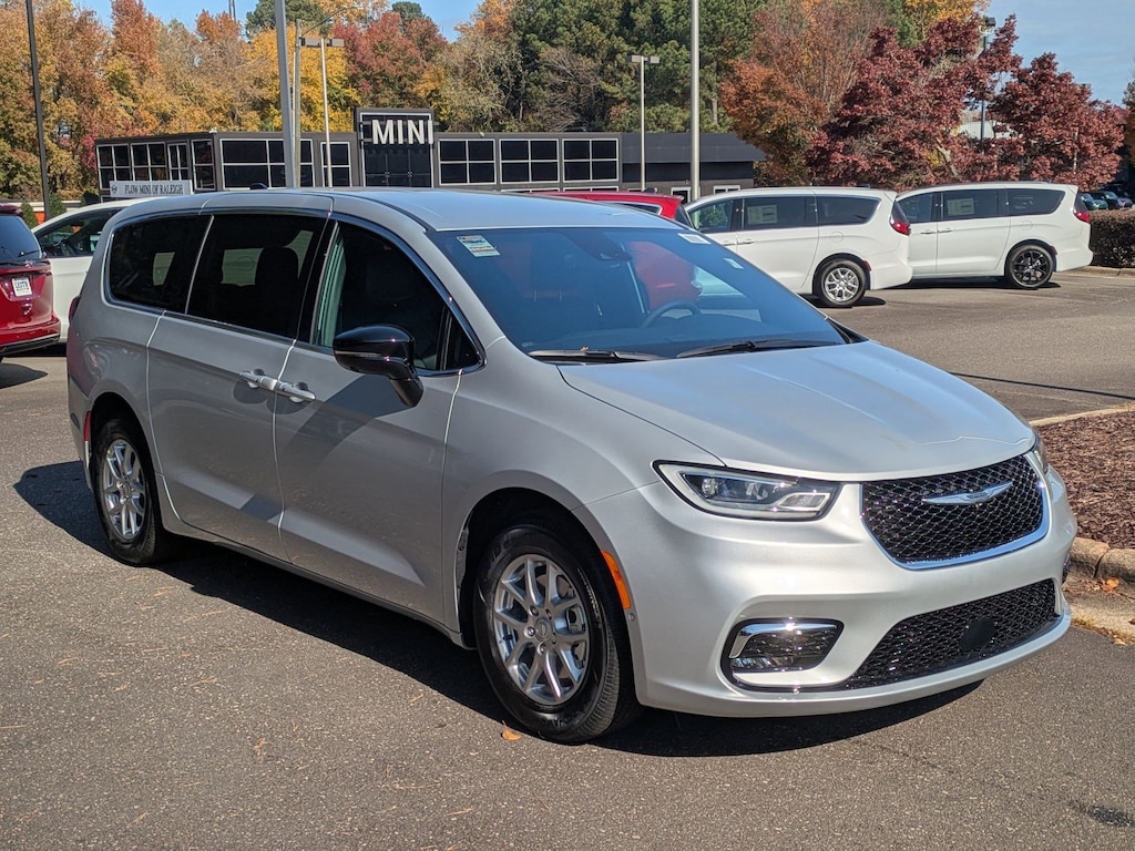 New 2026 Chrysler Pacifica SELECT Passenger Van